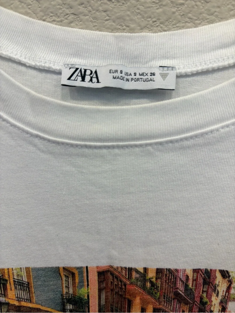 ZARA 3-D Graphic T-shirt - White - Small